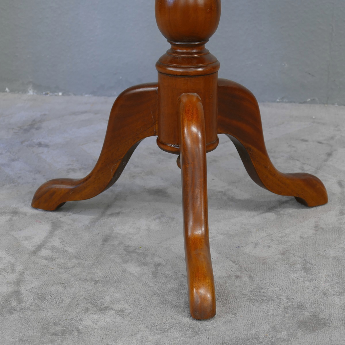 Tisch Teetisch Beistelltisch Wine Table Mahagoni Farbe Holz hellbraun Walnuss