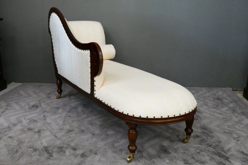 Couch Recamiere Ottomane Mahagoni brown Walnuss Textil hell Streifen