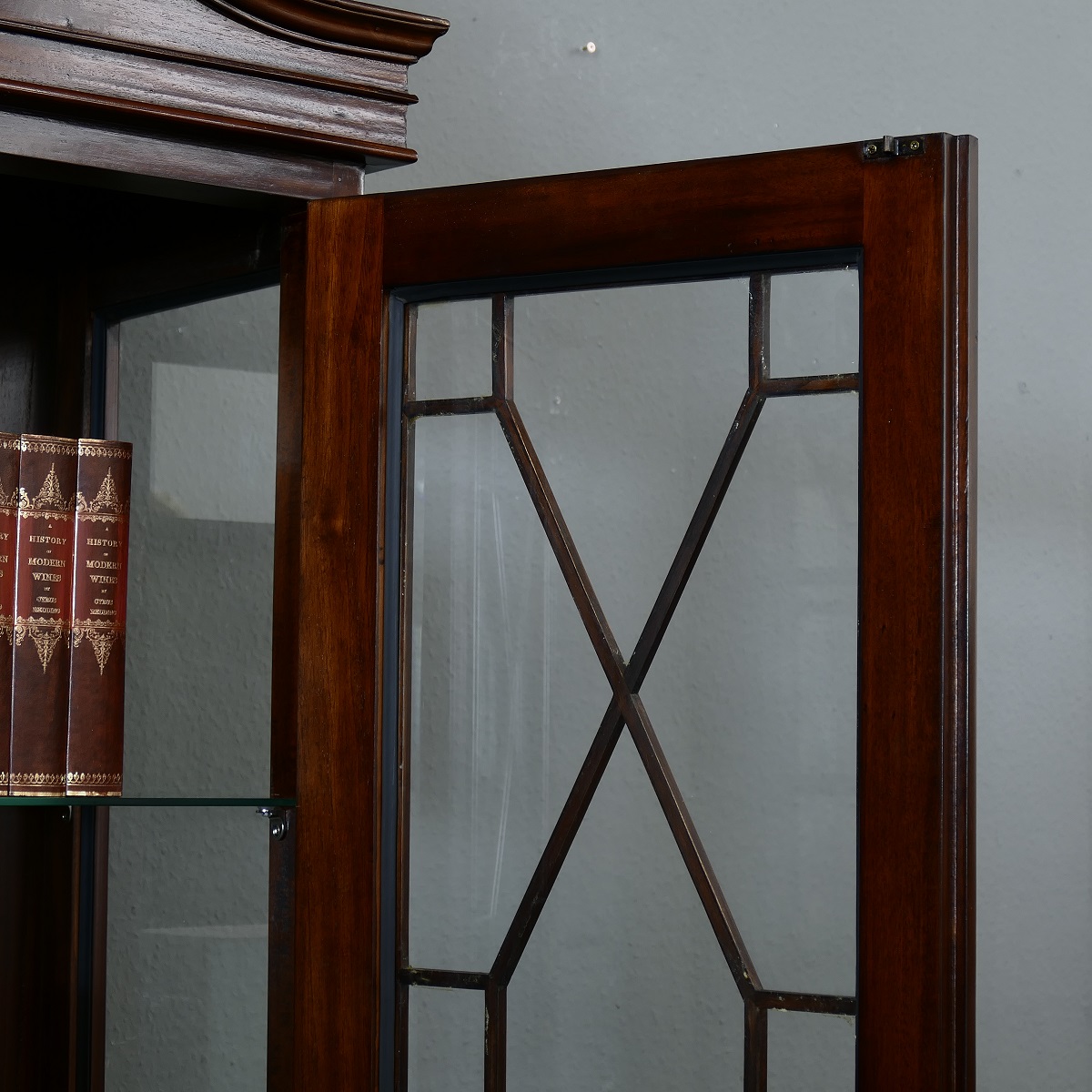 Englischer Vitrine Bücherschrank Oxford Mahagoni Kolonialstil ein Traum
