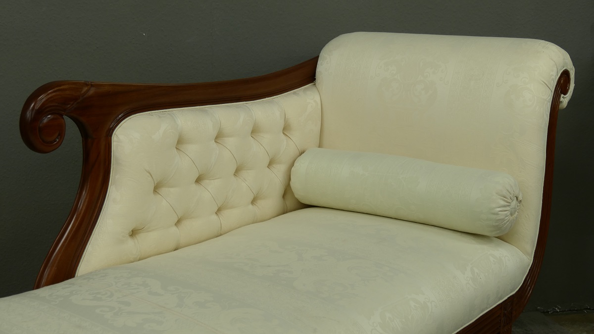 Edle Couch Recamiere Ottomane im Antikdesign Mahagoni lightbrown Walnuss, Textil