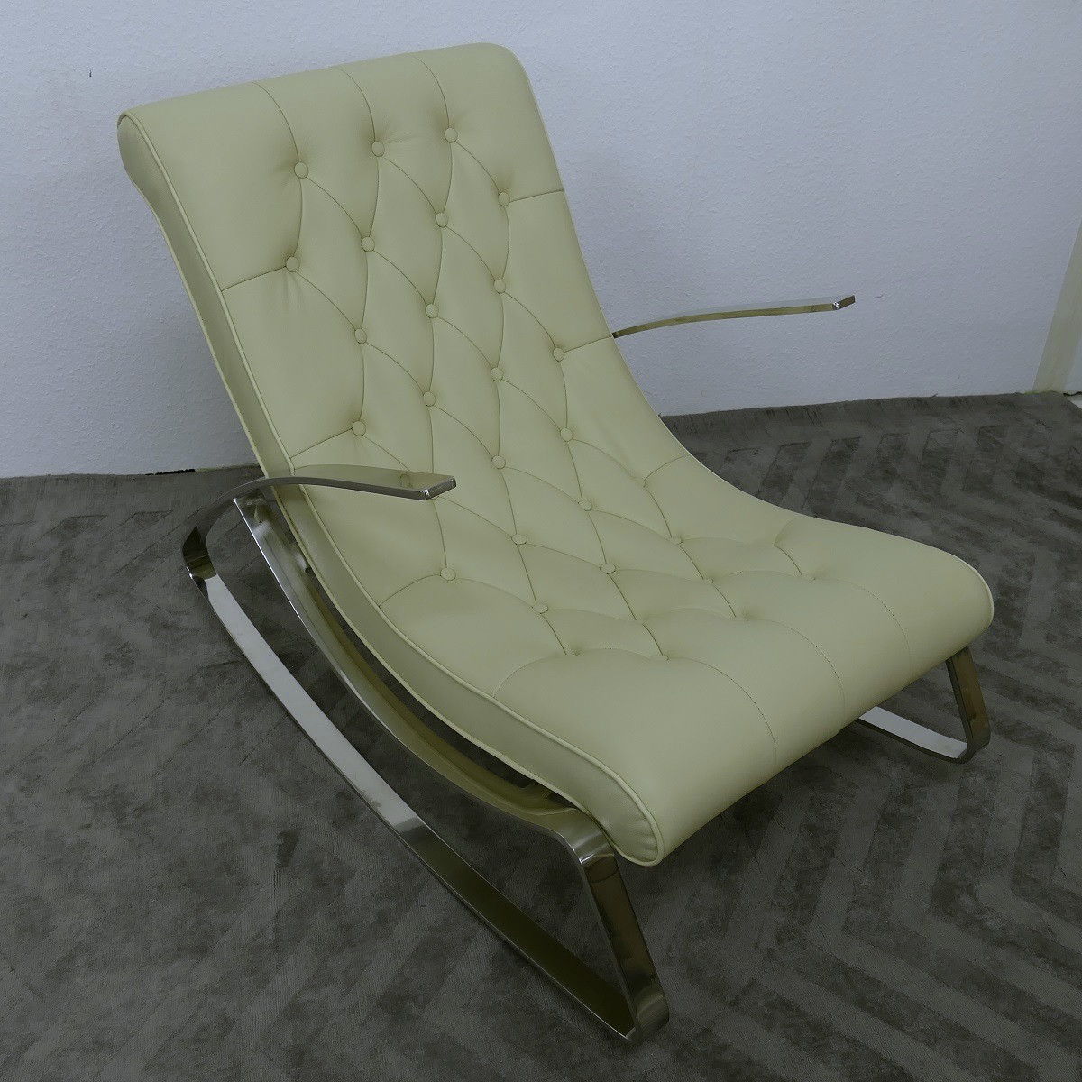 Schaukelstuhl Lounge Liege Sofa Design Klassiker Couch Farbe: Cream