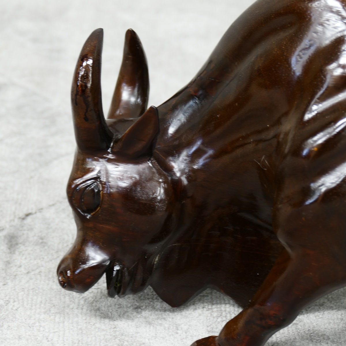 Kunsthandwerk Bull Bulle Stier Figur DEKOFIGUR Mahagoni Handarbeit 