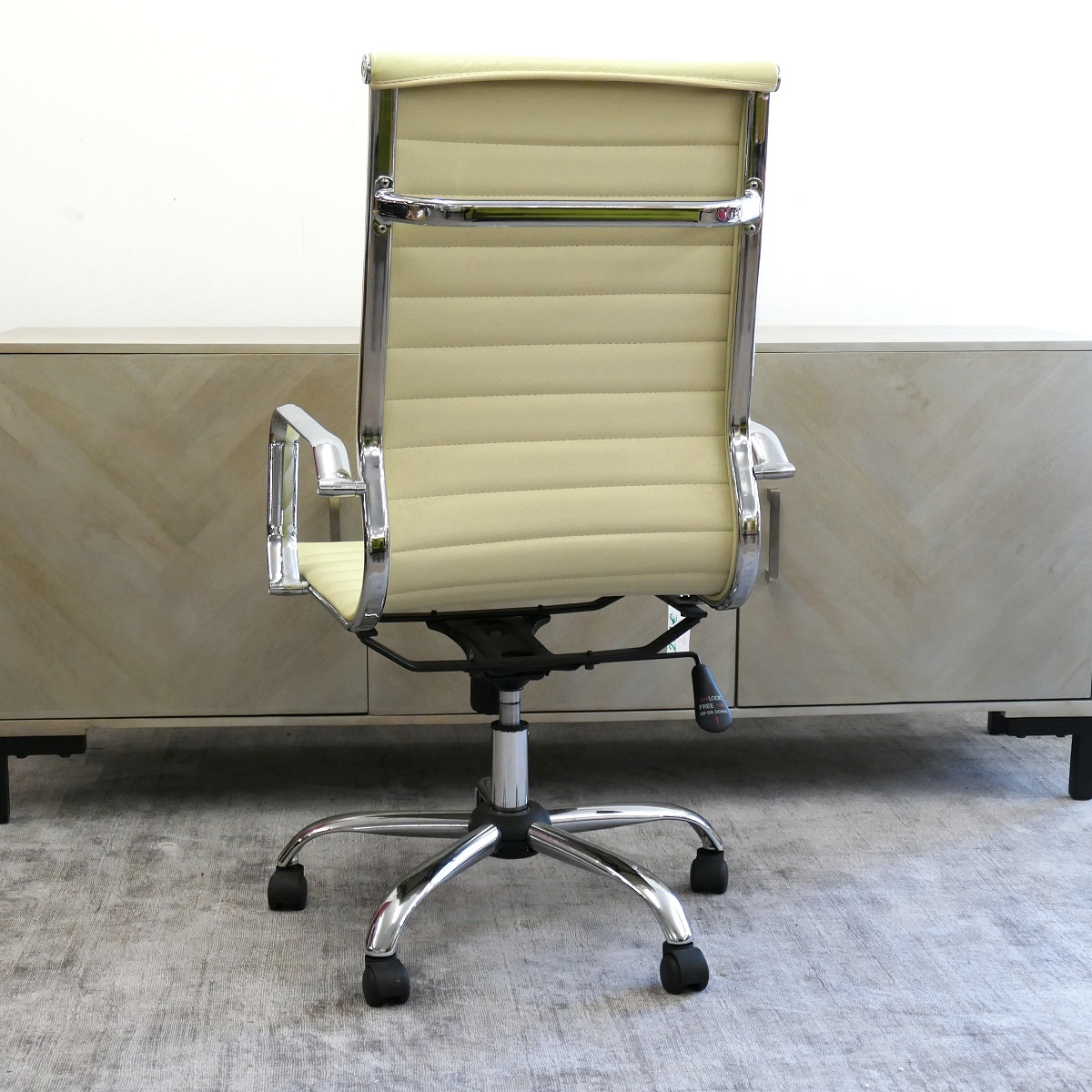 Büro Bürostuhl Schreibtischstuhl Schreibtischsessel Chefsessel Farbe cream