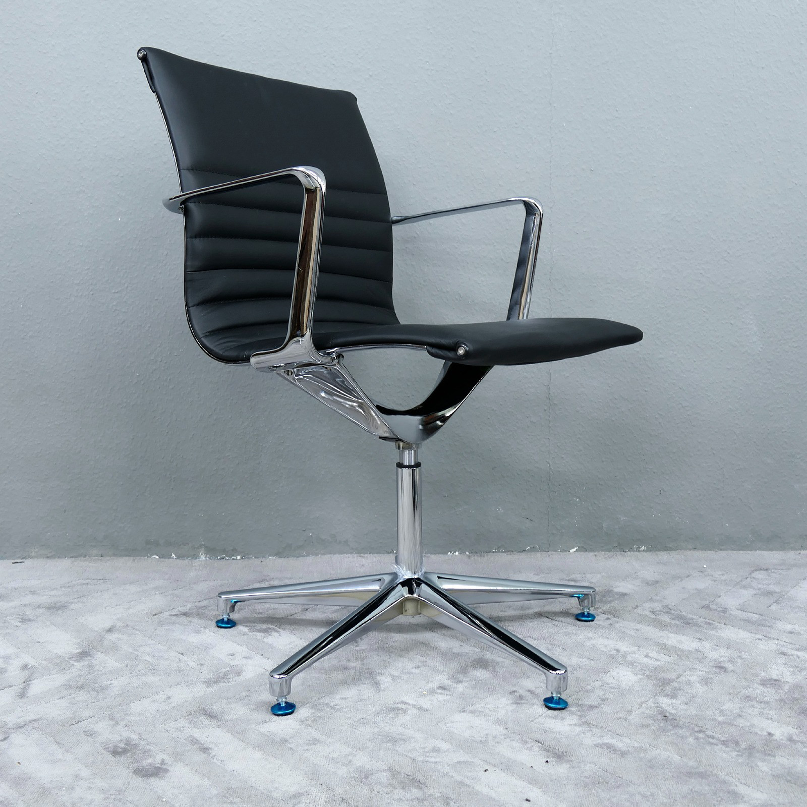Konferenzstuhl Besucherstuhl Chef Bürostuhl Sessel Leder Farbe schwarz