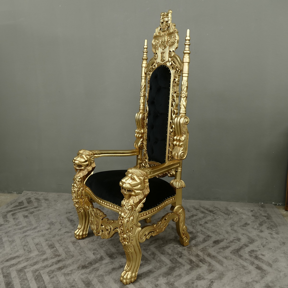 Dekorativer Thron Thronstuhl Sessel Mahagoni Gold Samt schwarz