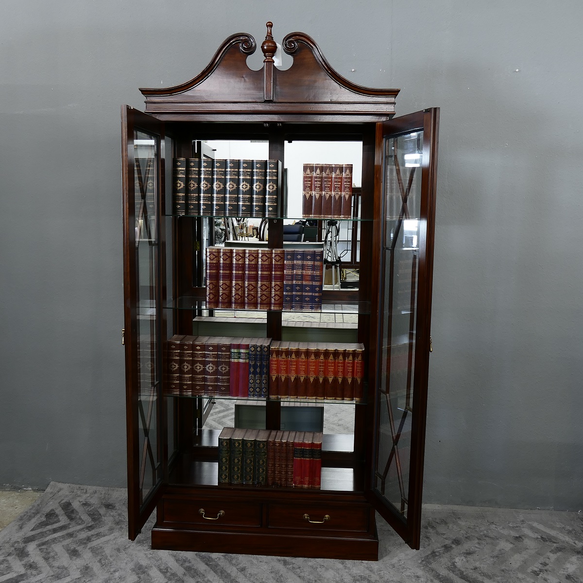 Englischer Vitrine Bücherschrank Oxford Mahagoni Kolonialstil ein Traum