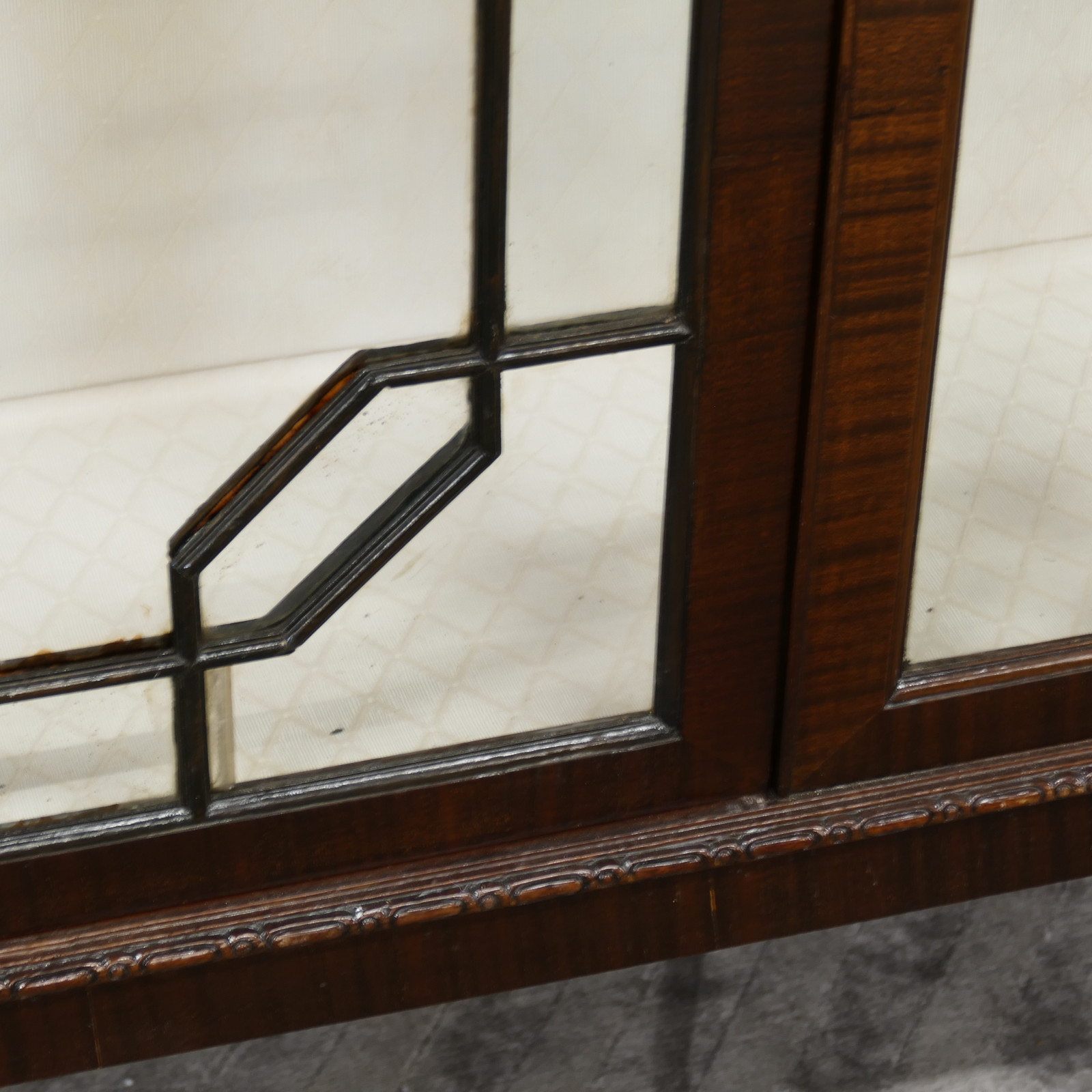 Englische Vitrine Windsor Schrank Vitrinenschrank Mahagoni Antik um 1890