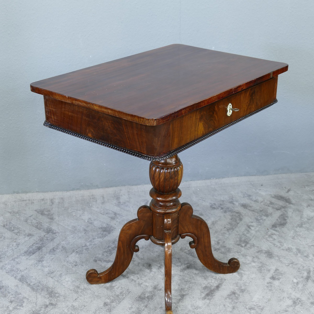 Tisch Beistelltisch Teetisch Nähtisch Nussbaum Schublade Antik um 1890 England
