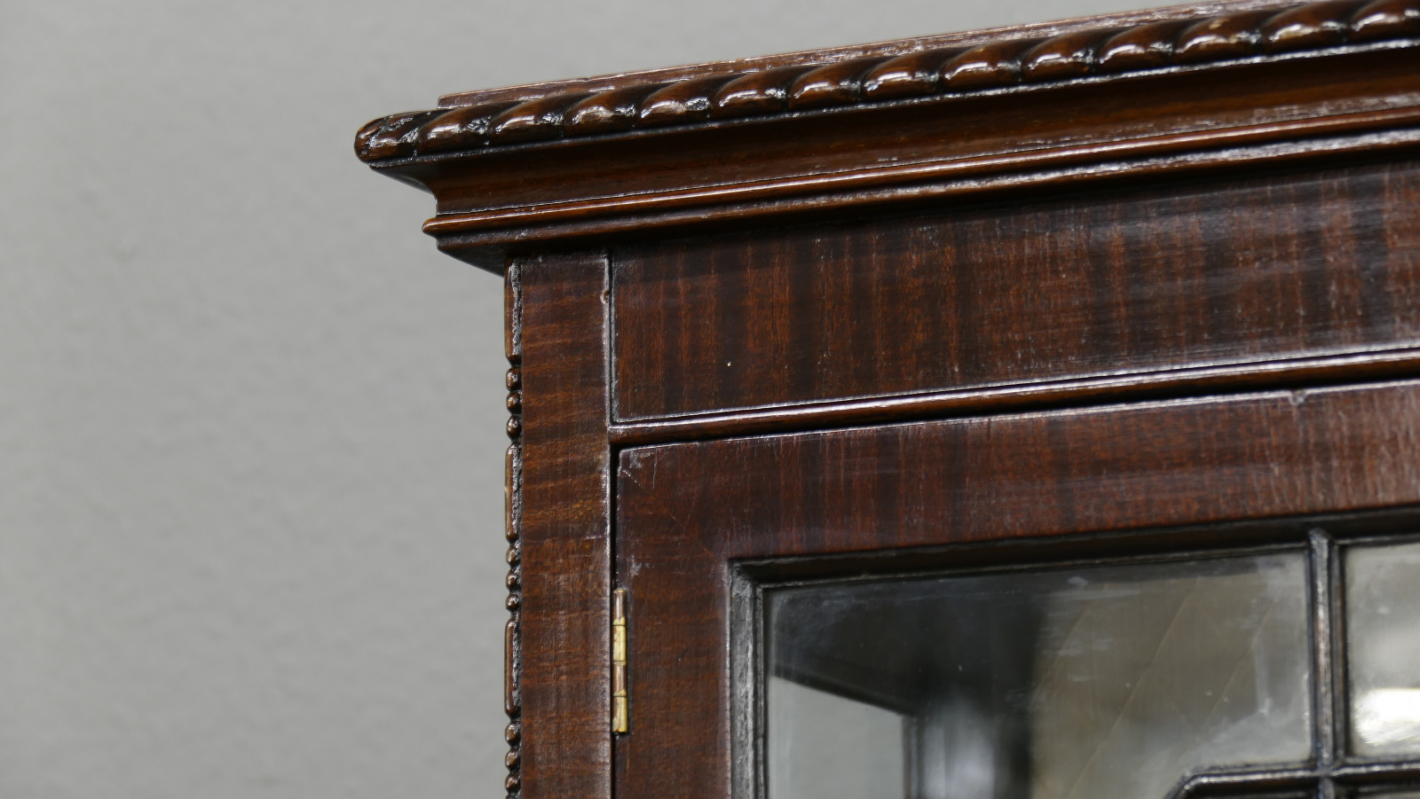 Englische Vitrine Windsor Schrank Vitrinenschrank Mahagoni Antik um 1890