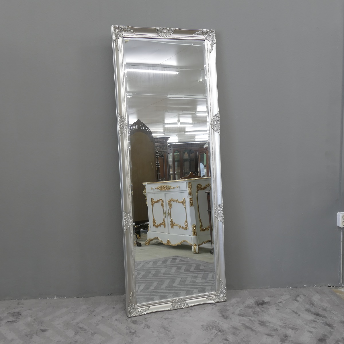 Grosser Spiegel Wandspiegel Farbe Shiny Silber mit Facettenschliff 70 x 185 cm