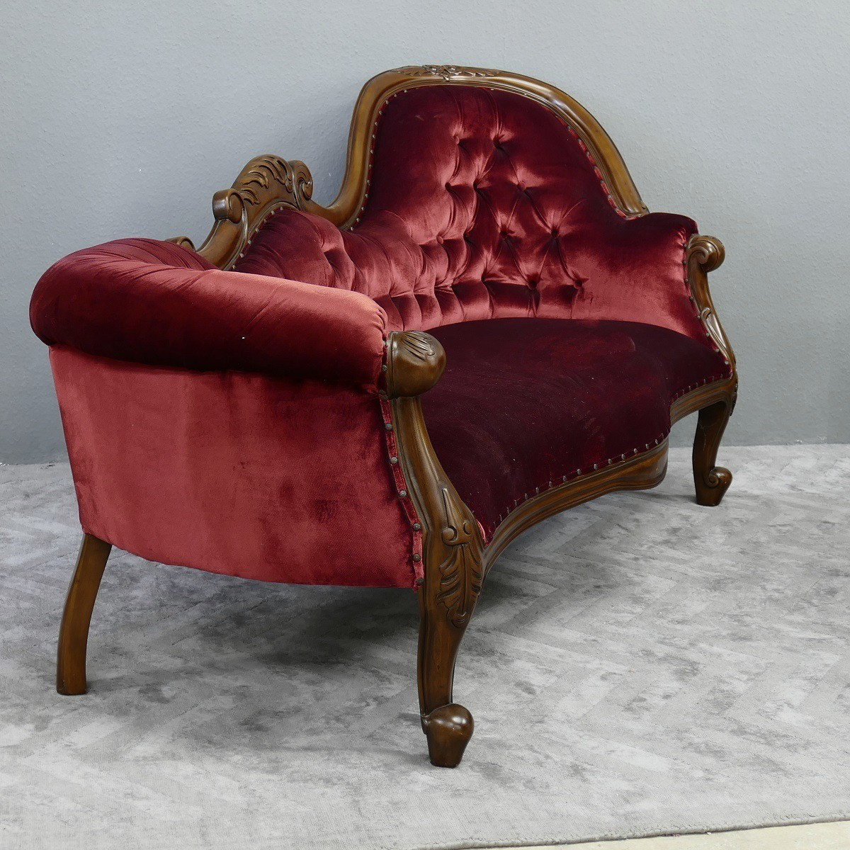 Blickfang für den Wohnbereich Couch Recamiere Ottomane Holz Mahagoni